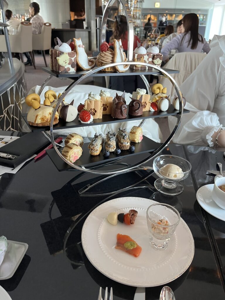 ANA Crowne Plaza Hotel Cat Afternon Tea