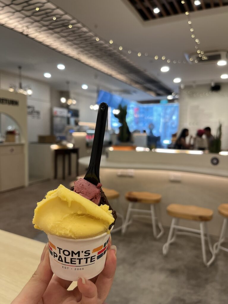 Tom's Palette Italian Dark Chocolate, Alphonso Mango, and Summerberries