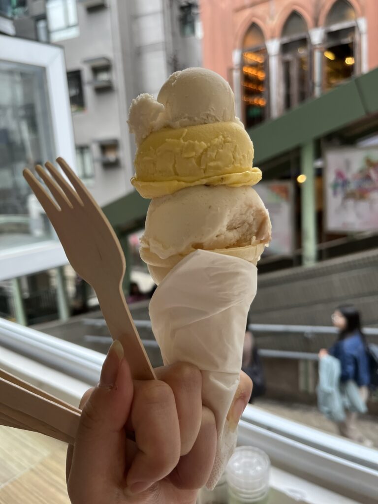 BARISTA by Givrés Gelato Peach and Mango Double Scoop