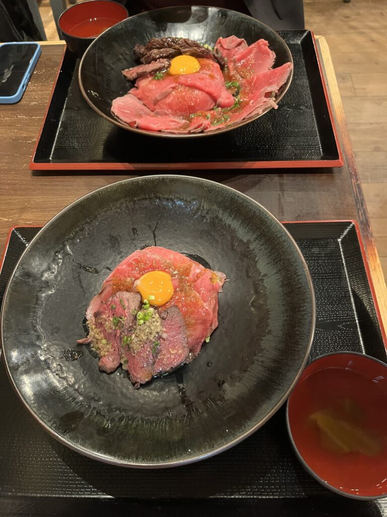 Kurobekoya Half Steak Half Roast Beef Bowl