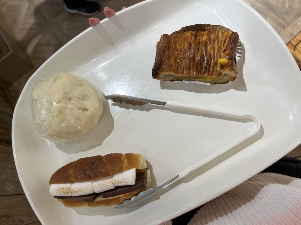 Donguri S'mores, Meat bun, and Apple Pie